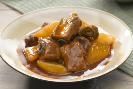 一品排骨烩萝卜 Slow-Braised Pork Ribs with White Radish