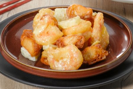 凤梨油条虾球 Pineapple Prawns with Crispy You-Tiao